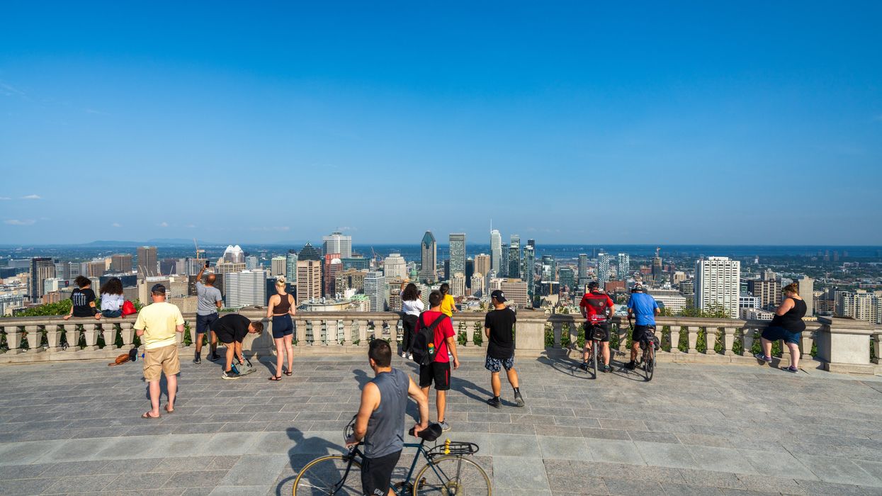 Le centre-ville de Montréal vu du belvédère du mont Royal.