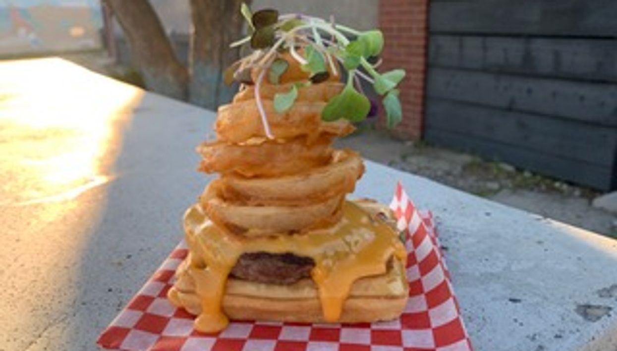 Le Cheeseburger Week In Calgary: Burger 230's Fondue Burger Is A Towering Monstrocity