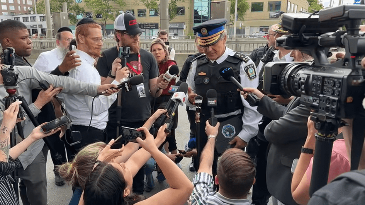 Le chef du SPVM devant les journalistes.
