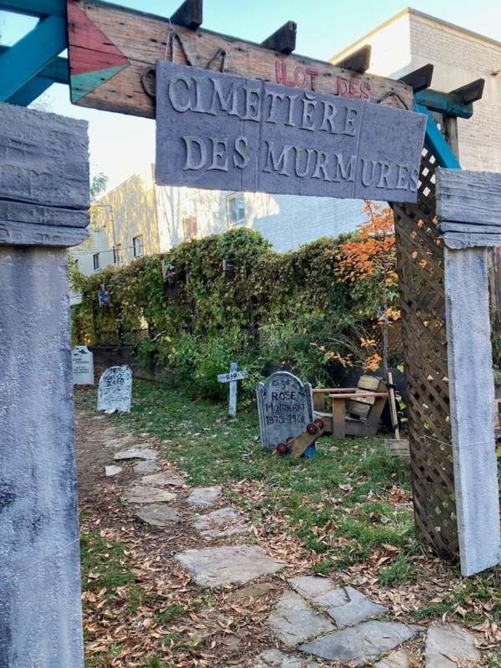 Le Cimeti\u00e8re des Murmures de la Promenade Masson.