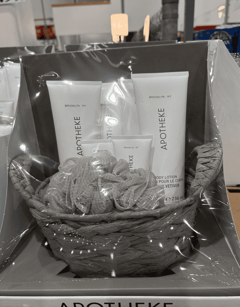 12 trouvailles Costco pas chères qui sont des cadeaux parfaits si tu ne  sais pas quoi offrir - Narcity, image size:800x1022