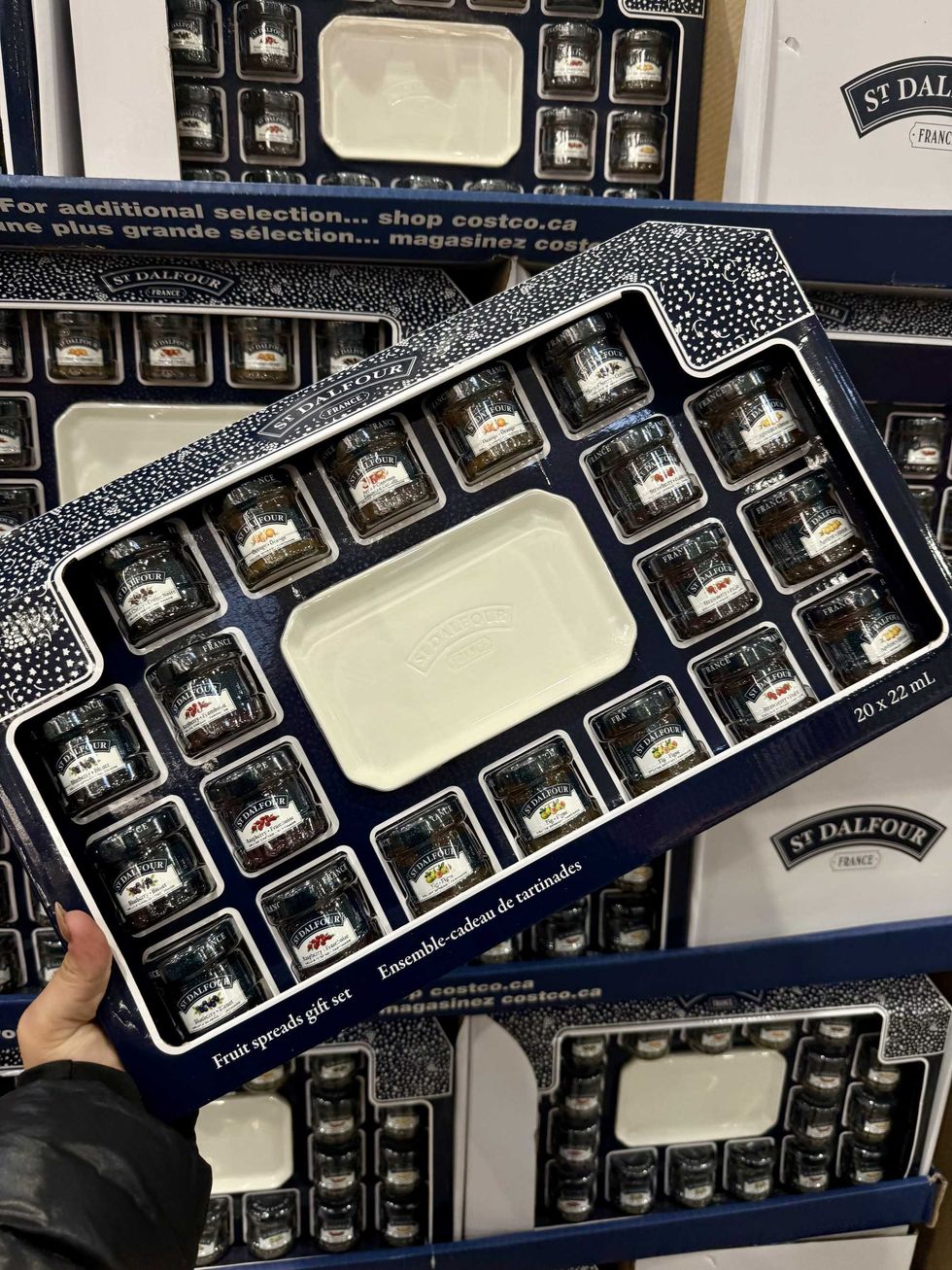 Le coffret de mini tartinades St. Dalfour avec plat de service au Costco