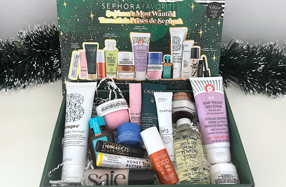 Le coffret Sephora ouvert avec tous les produits pr\u00e9sent\u00e9s.