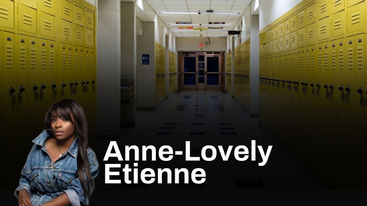 Le couloir d'une école secondaire.