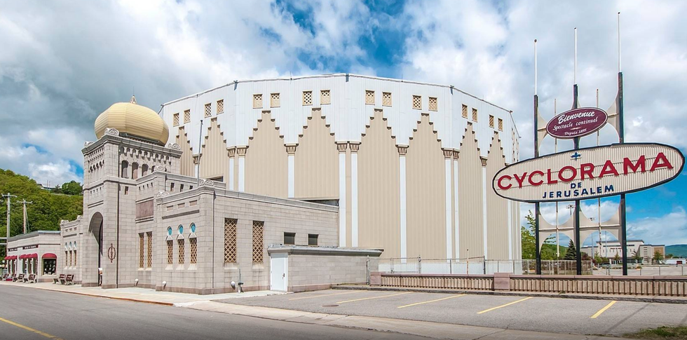 Le Cyclorama de J\u00e9rusalem pr\u00e8s de Qu\u00e9bec est \u00e0 vendre et l'int\u00e9rieur va te surprendre