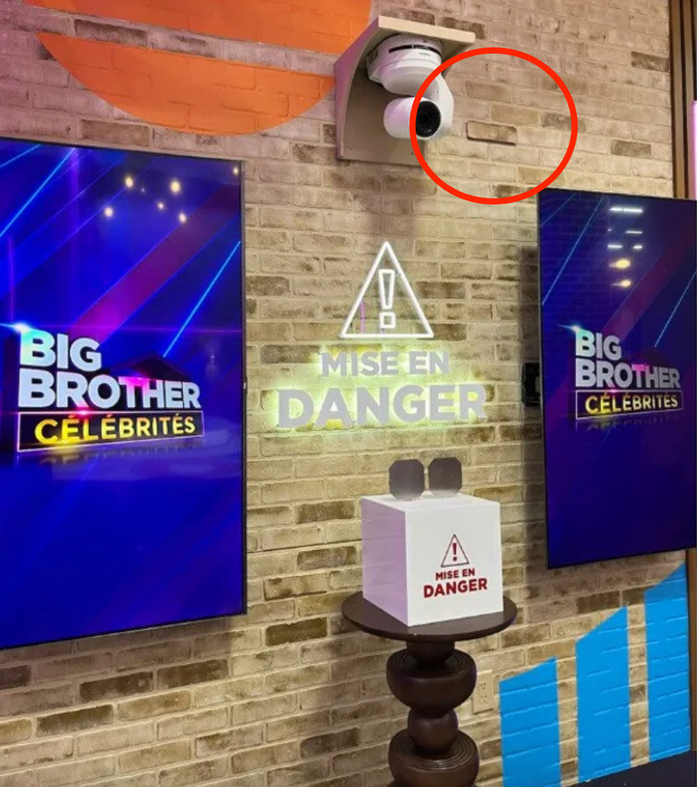 Le d\u00e9cor de Big Brother C\u00e9l\u00e9brit\u00e9s cache des briques amovibles.