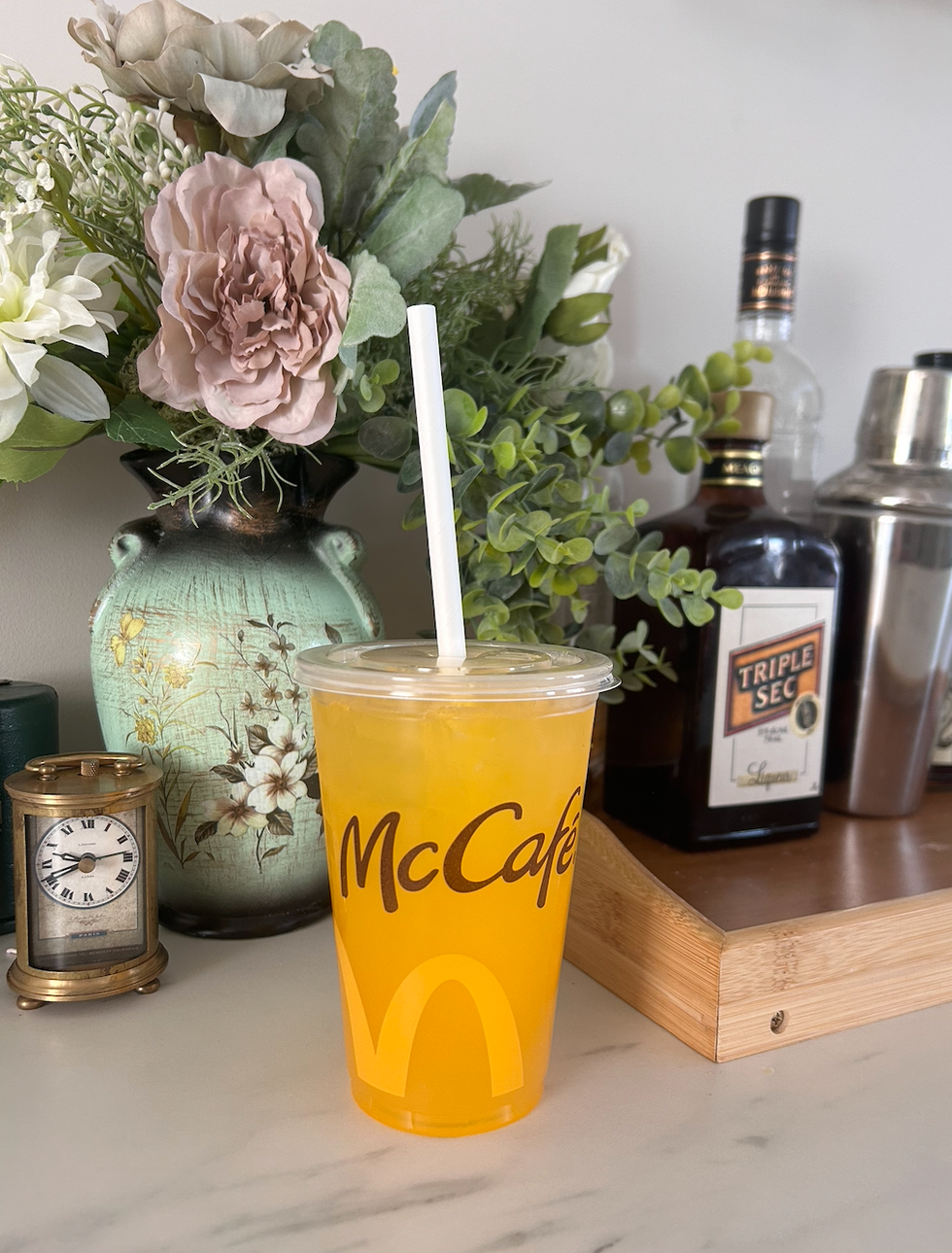 Le format moyen du Splash fra\u00eecheur \u00e9pic\u00e9 \u00e0 la mangue du McDonald's.