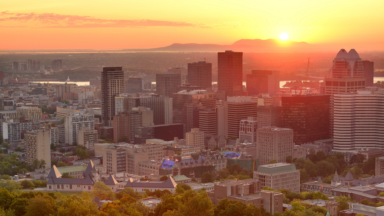 Le lever de soleil à Montréal , bien orangé, vu depuis le Mont-Royal.