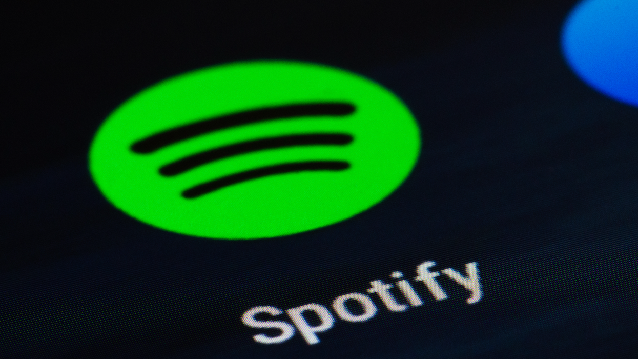 Le logo de l'application de Spotify sur un écran de téléphone.