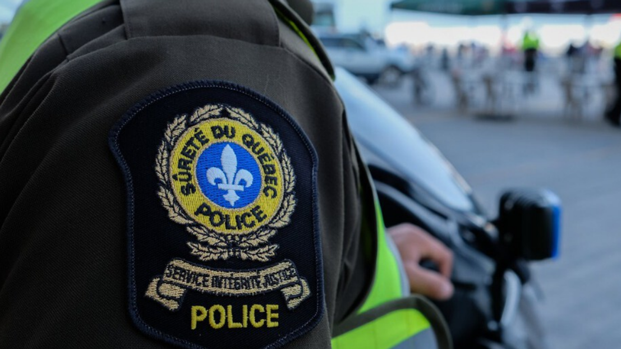 Le logo de la Sûreté du Québec sur un uniforme.