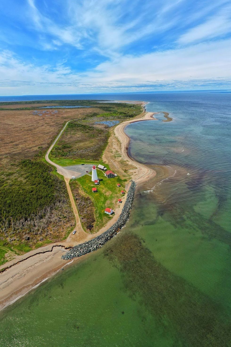 Le phare de l'\u00eele Miscou.