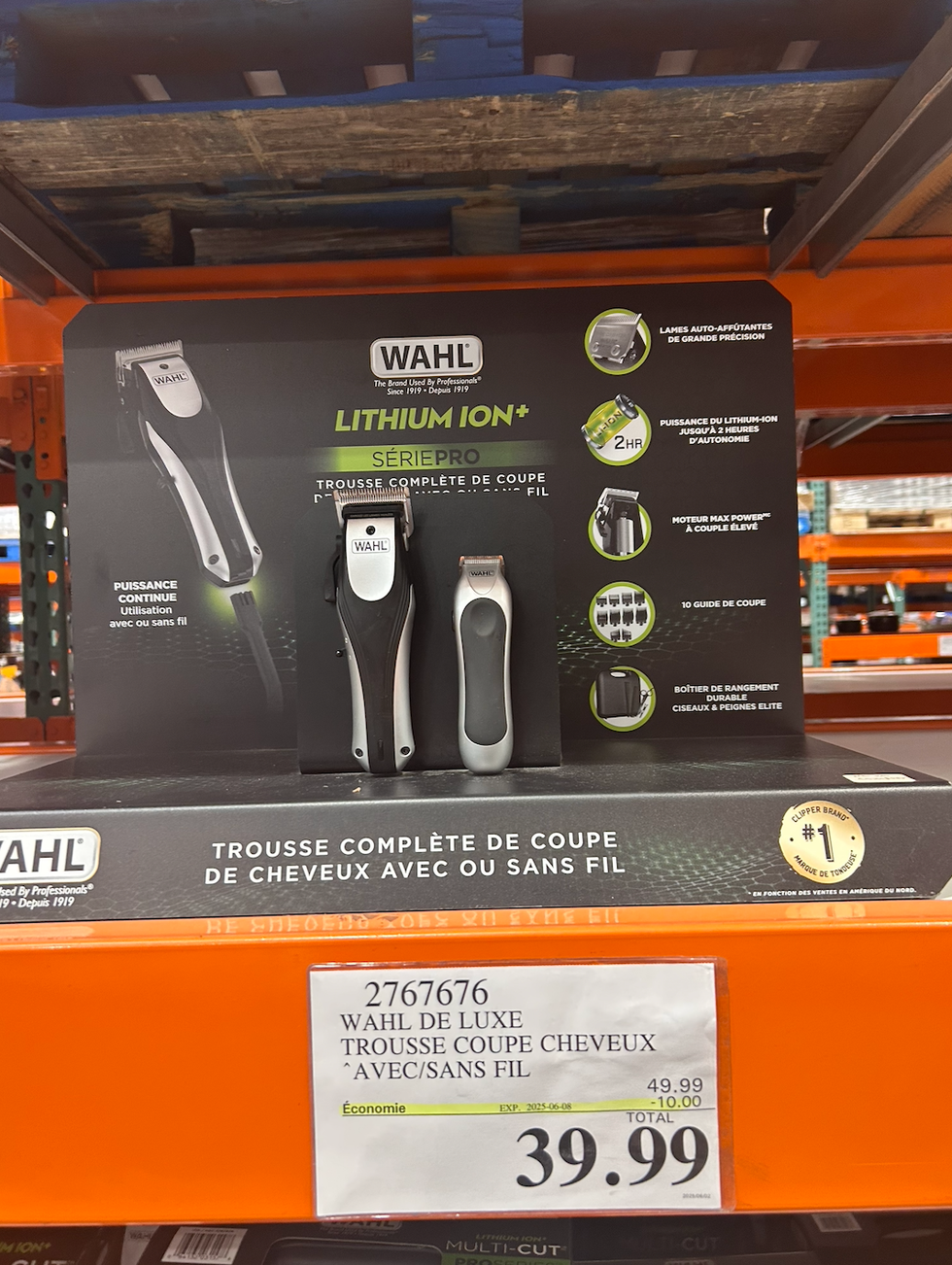 Le pr\u00e9sentoir d'une trousse de rasoirs avec ou sans fils au Costco.