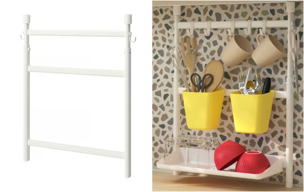 Le rangement r\u00e9glable SUNNERSTA sur fond blanc. Droite : Le rangement r\u00e9glable SUNNERSTA install\u00e9 dans une cuisine avec des accessoires.