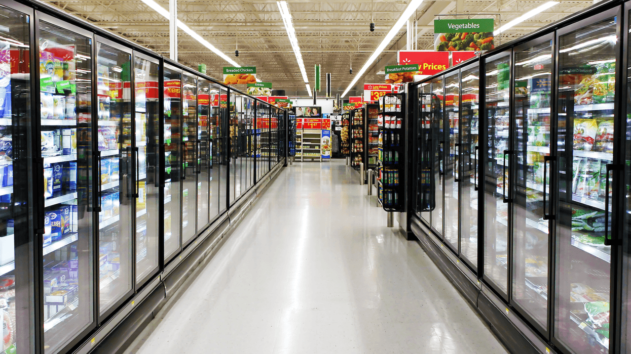 Le rayon des surgelés à l'épicerie.