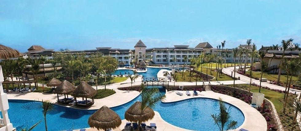 Le resort du Grand Sunset Princess, avec sa longue piscine sinueuse.