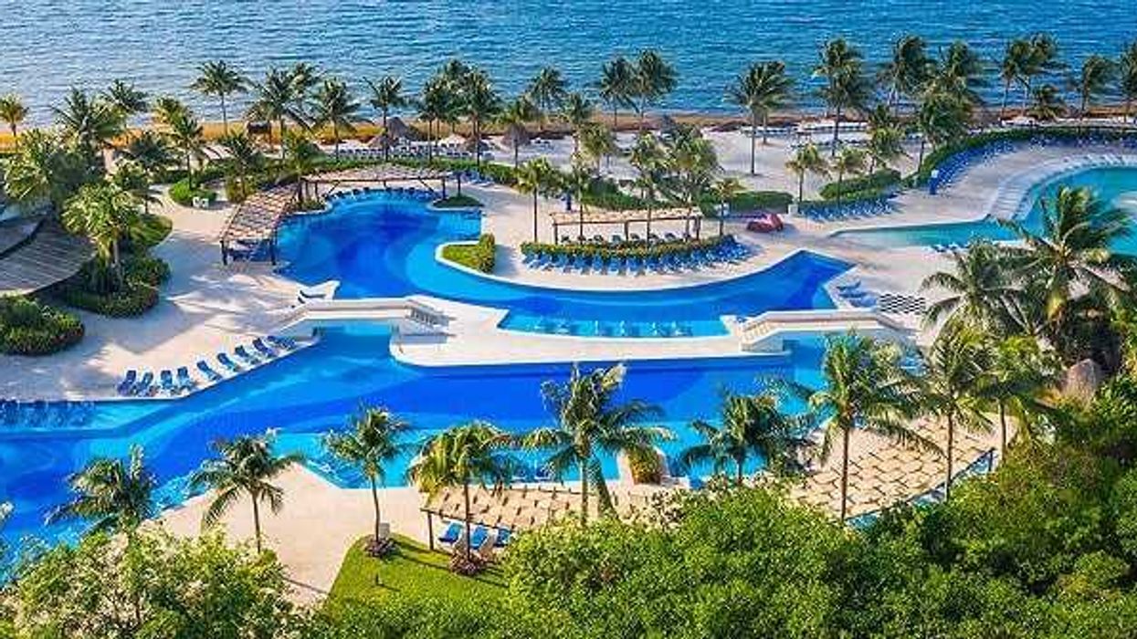 Le resort et la plage du BlueBay Grand Esmeralda au Mexique.