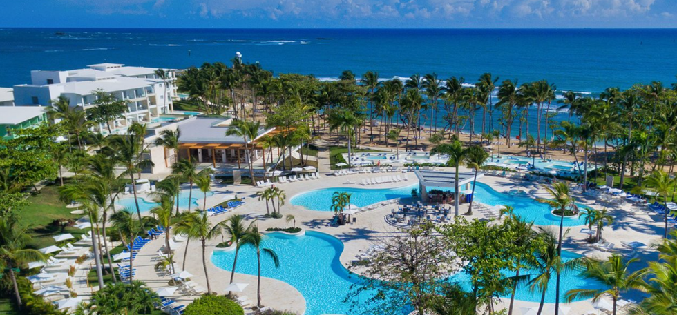 Le resort, les piscines et la plage du Senator Puerto Plata Spa Resort.