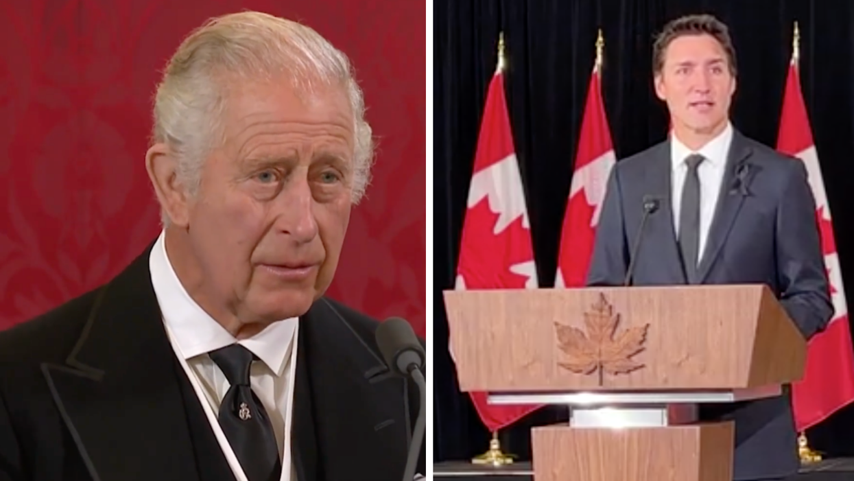 Le Roi Charles III. Droite : Justin Trudeau.