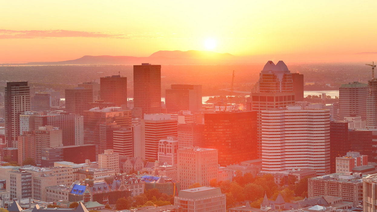 Le soleil se lève sur Montréal.