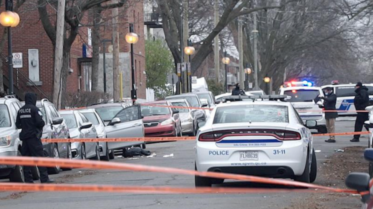 Le SPVM menant une arrestation.