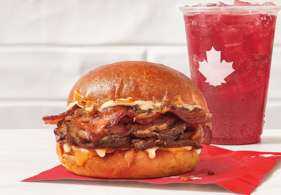 Le Steak Supr\u00eame, nouveau sandwich chez Tim Hortons.