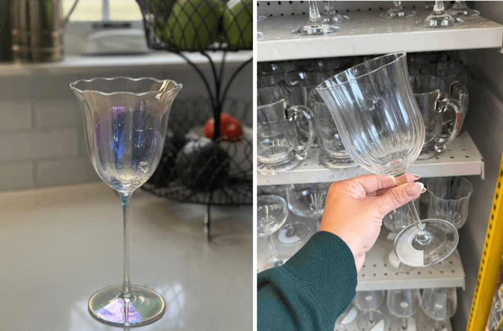 Le verre de la collection Fleur d\u2019Anthropologie. Droite : Le verre du Dollarama dans une main.