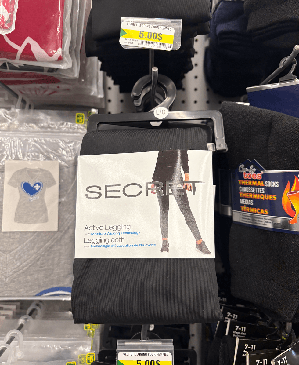 Leggings actifs sur les \u00e9tag\u00e8res du Dollarama.