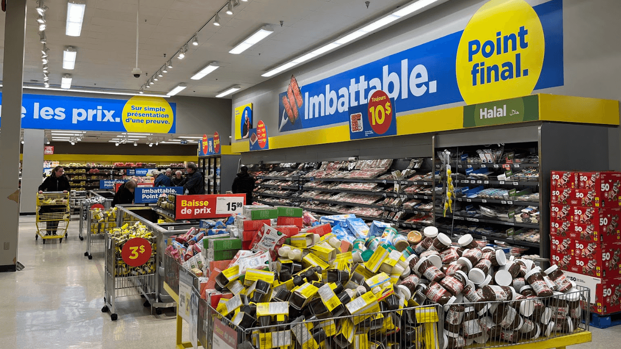 Les allées d'une épicerie Maxi.