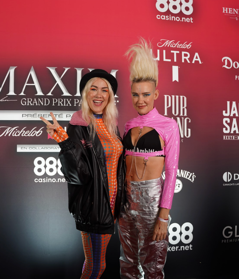 Les DJ Miriam Nervo et Olivia Nervo sur le tapis rouge du Maxim Grand Prix Party.