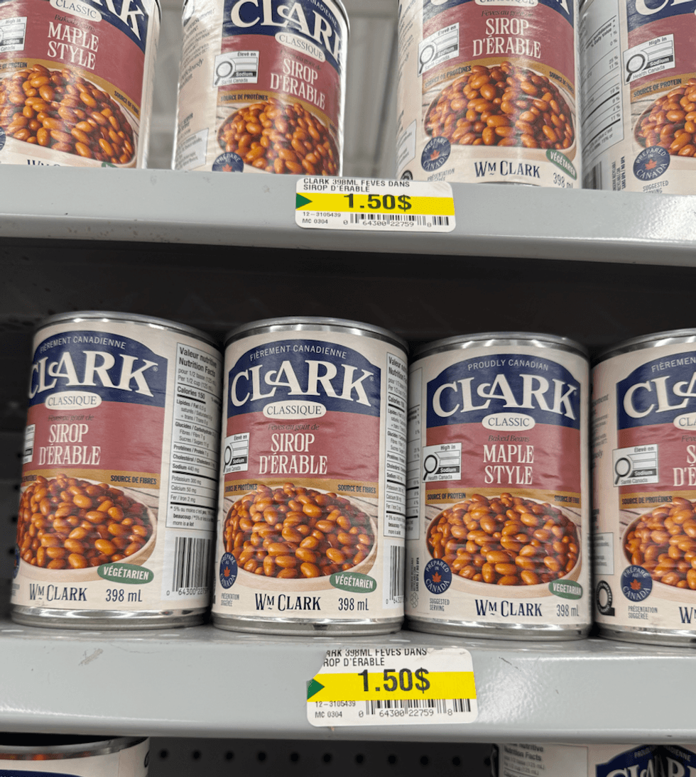 Les f\u00e8ves au lard au sirop d'\u00e9rable vendues au Dollarama.
