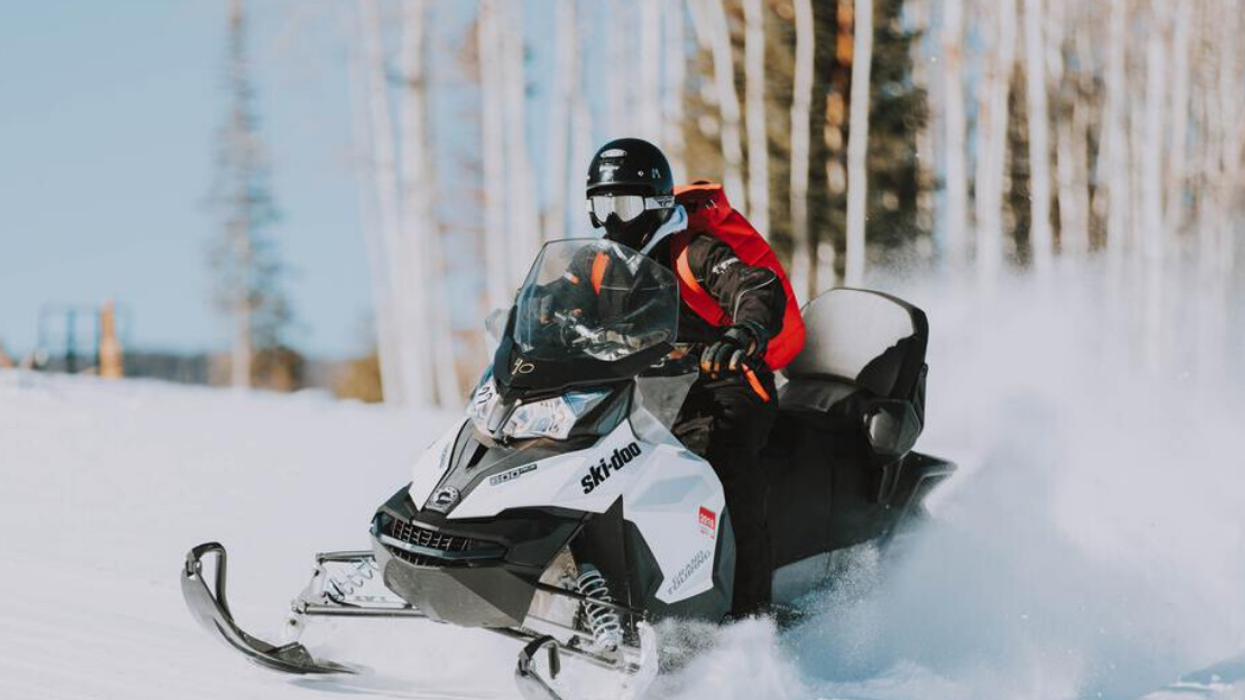 Les motoneigistes risquent jusqu'à 500 $ d'amende à partir d'aujourd'hui au Québec