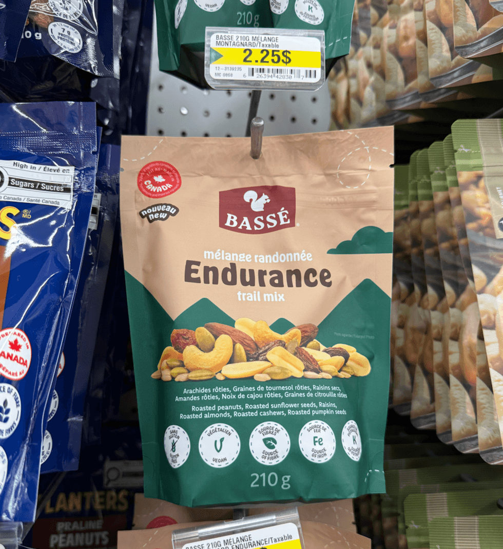 Les Noix Bass\u00e9, vendues au Dollarama.