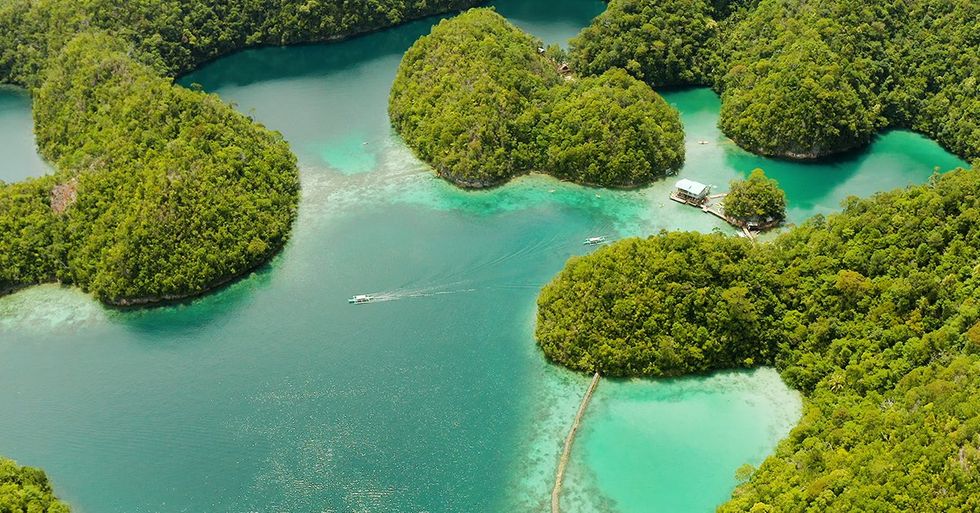 Les Philippines sont un pays compos\u00e9 de plus de 7 000 \u00eeles.