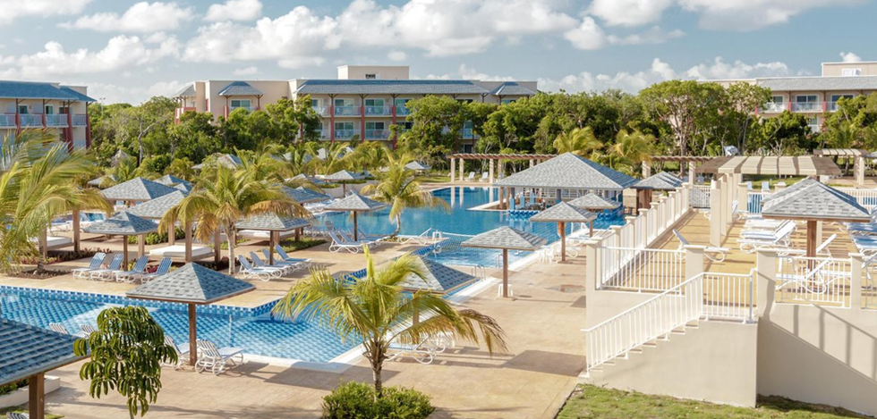 Les piscines de l'h\u00f4tel Melia Jardines del Rey \u00e0 Cayo Coco.