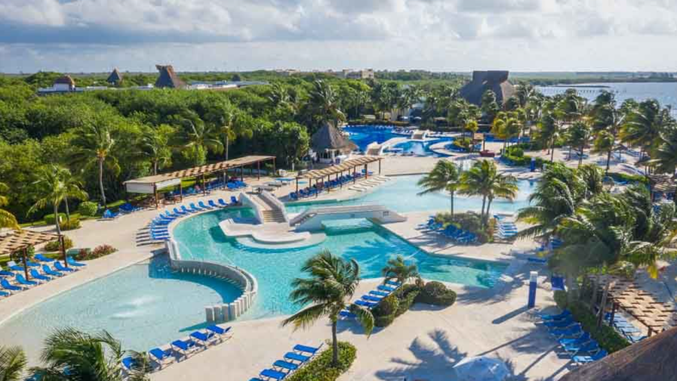 Les piscines du Bluebay Grand Esmeralda au Mexique.
