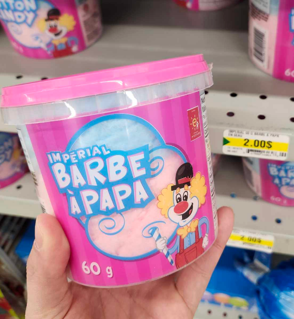 Les pots de Barbe \u00e0 papa \u200bde la marque Imp\u00e9rial au Dollarama.
