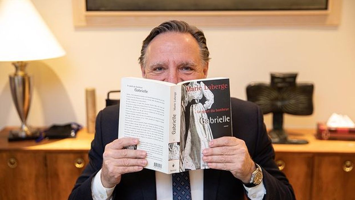 Les suggestions de livres de François Legault sèment la controverse et on démêle le tout