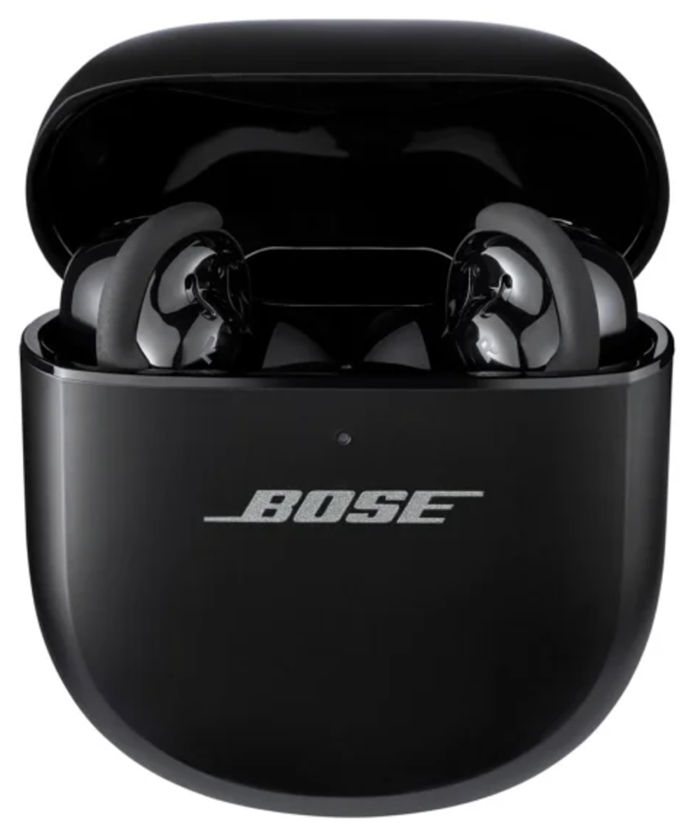 Les \u00e9couteurs Bose QC Ultra noirs dans leur \u00e9tui sur le site du Costco.