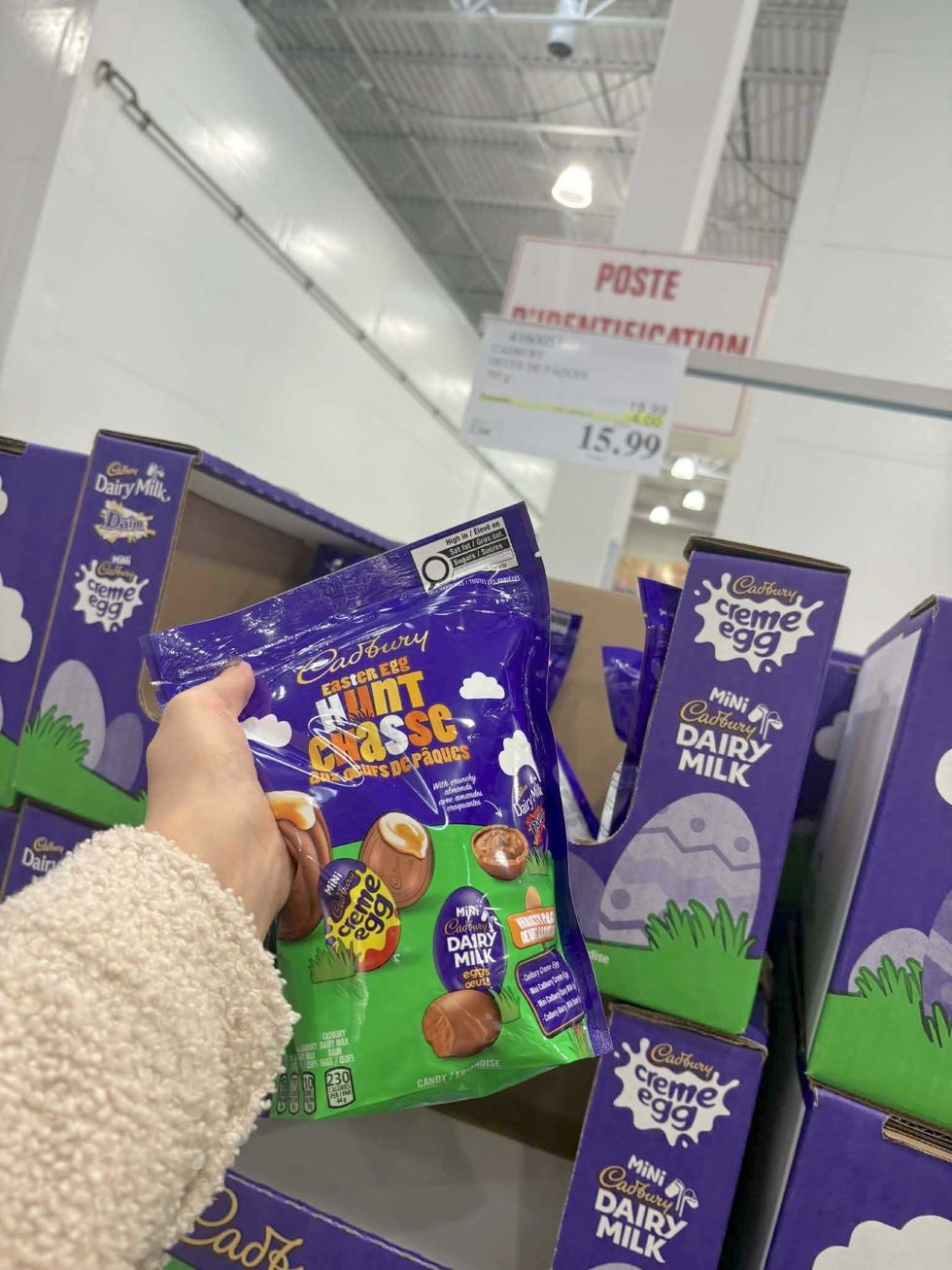 Les \u0153ufs de P\u00e2ques mini assortiment Cadbury au Costco.