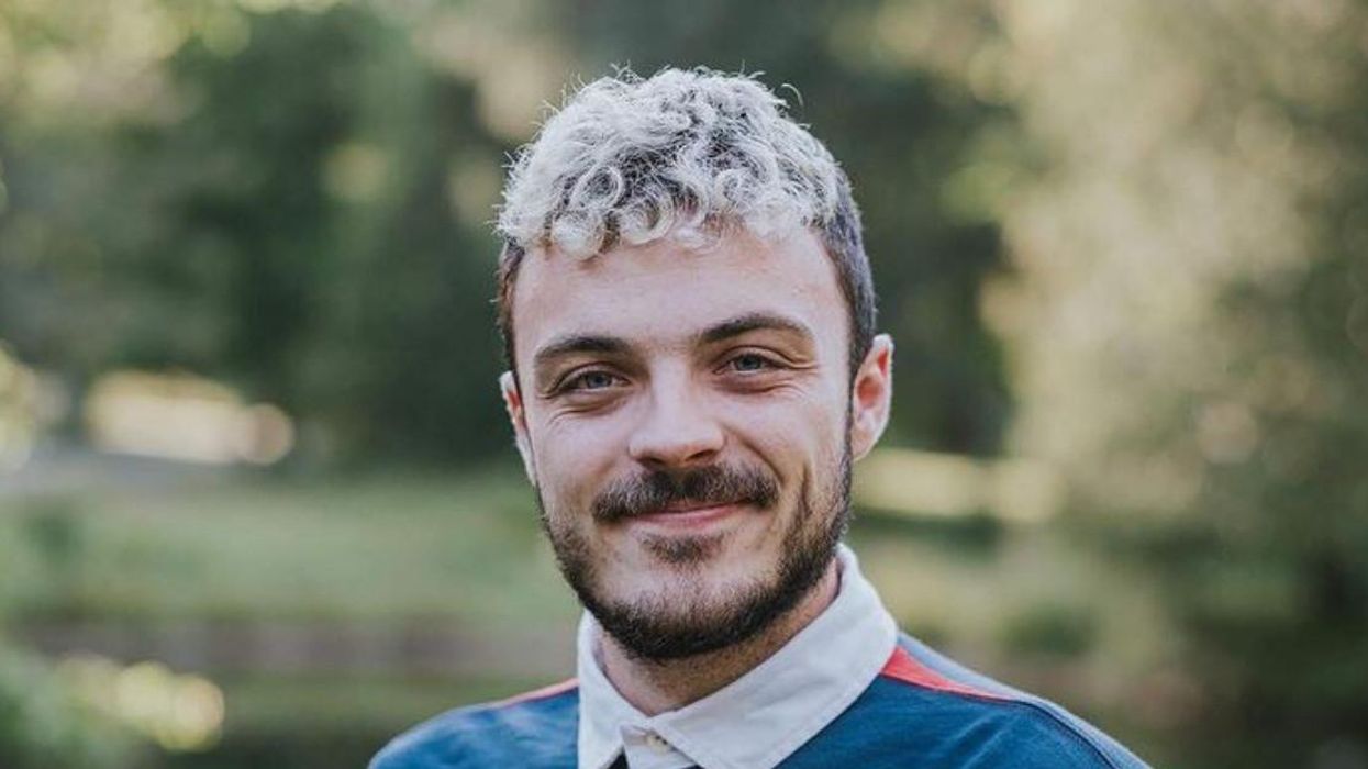 L’humoriste Charles Pellerin parle sans tabou de la condition qui fait tomber ses poils