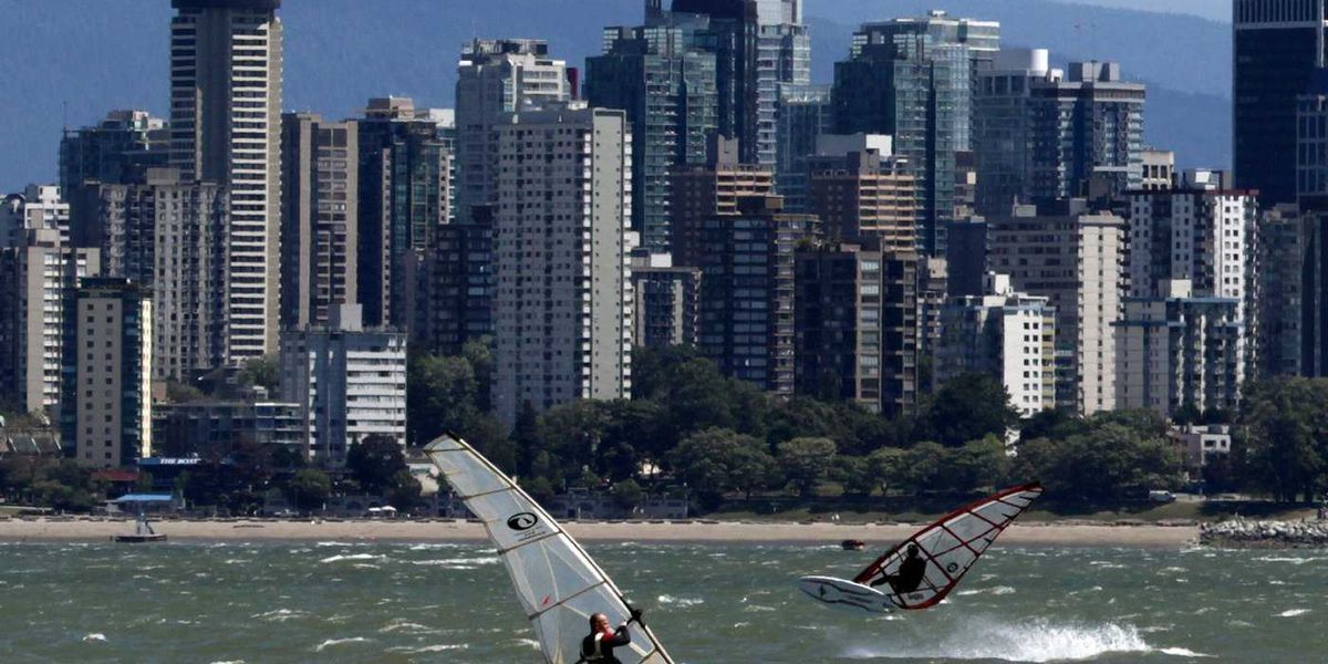 Lifeguards to stay at Vancouver beaches: board Lifeguards to stay at Vancouver beaches: board