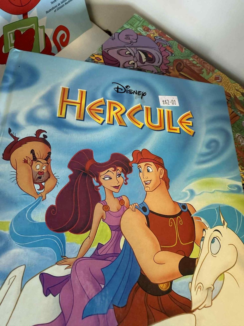 Livre Hercule en vente pour 2,00 $ \u00e0 la boutique \u00e9ph\u00e9m\u00e8re D\u00e9panne TOUT. 