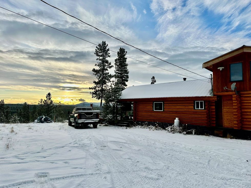 Log cabin for sale in BC.Log cabin for sale in BC.