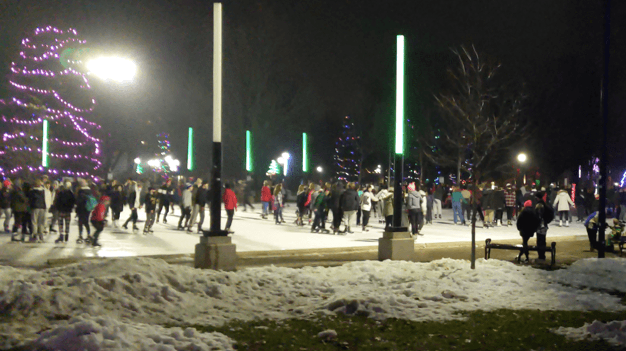 London Ice Rink Draws Huge Crowds Hours Before The City Became A Red Zone (VIDEO)