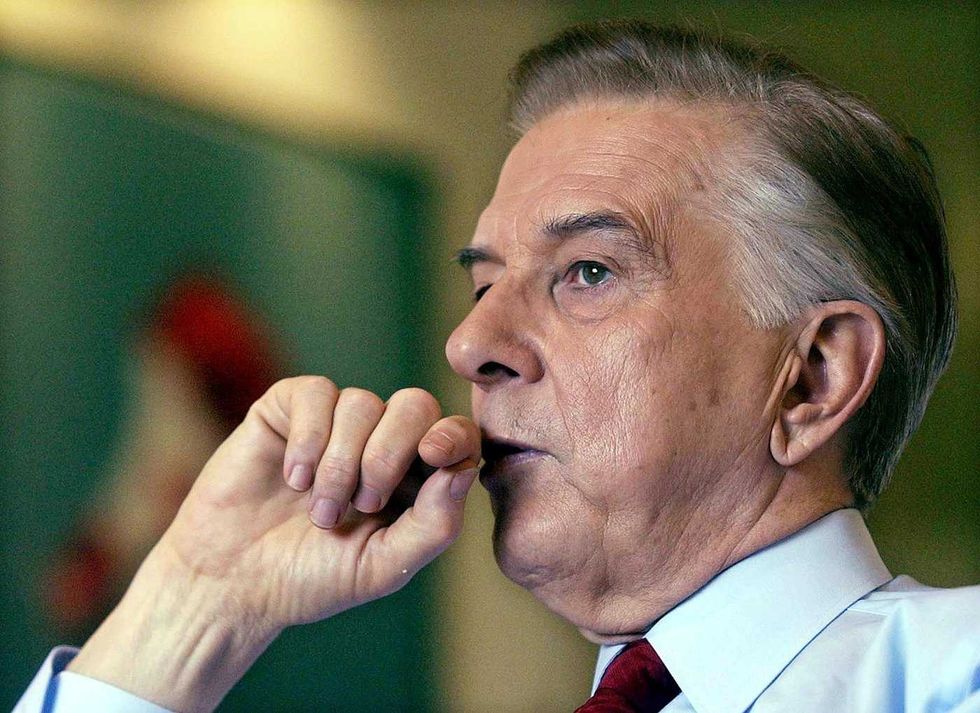 Longtime CTV News anchor Lloyd Robertson dies