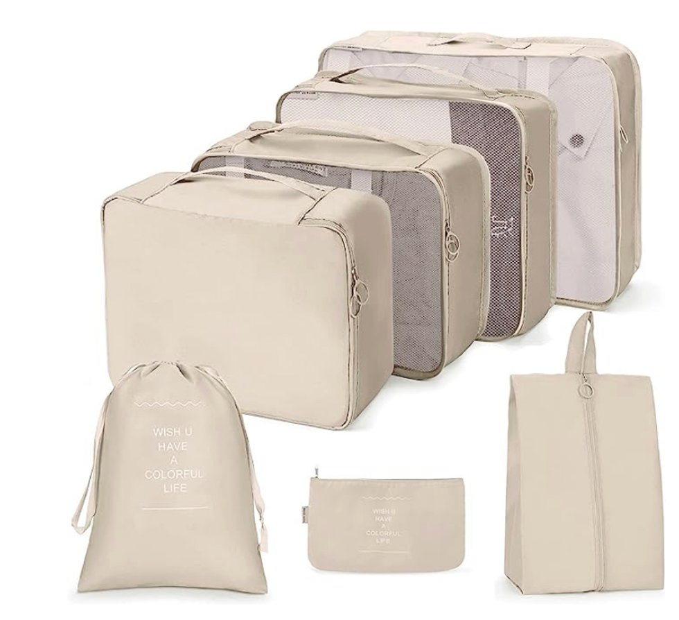 Lot de sept cubes de rangement de voyage.