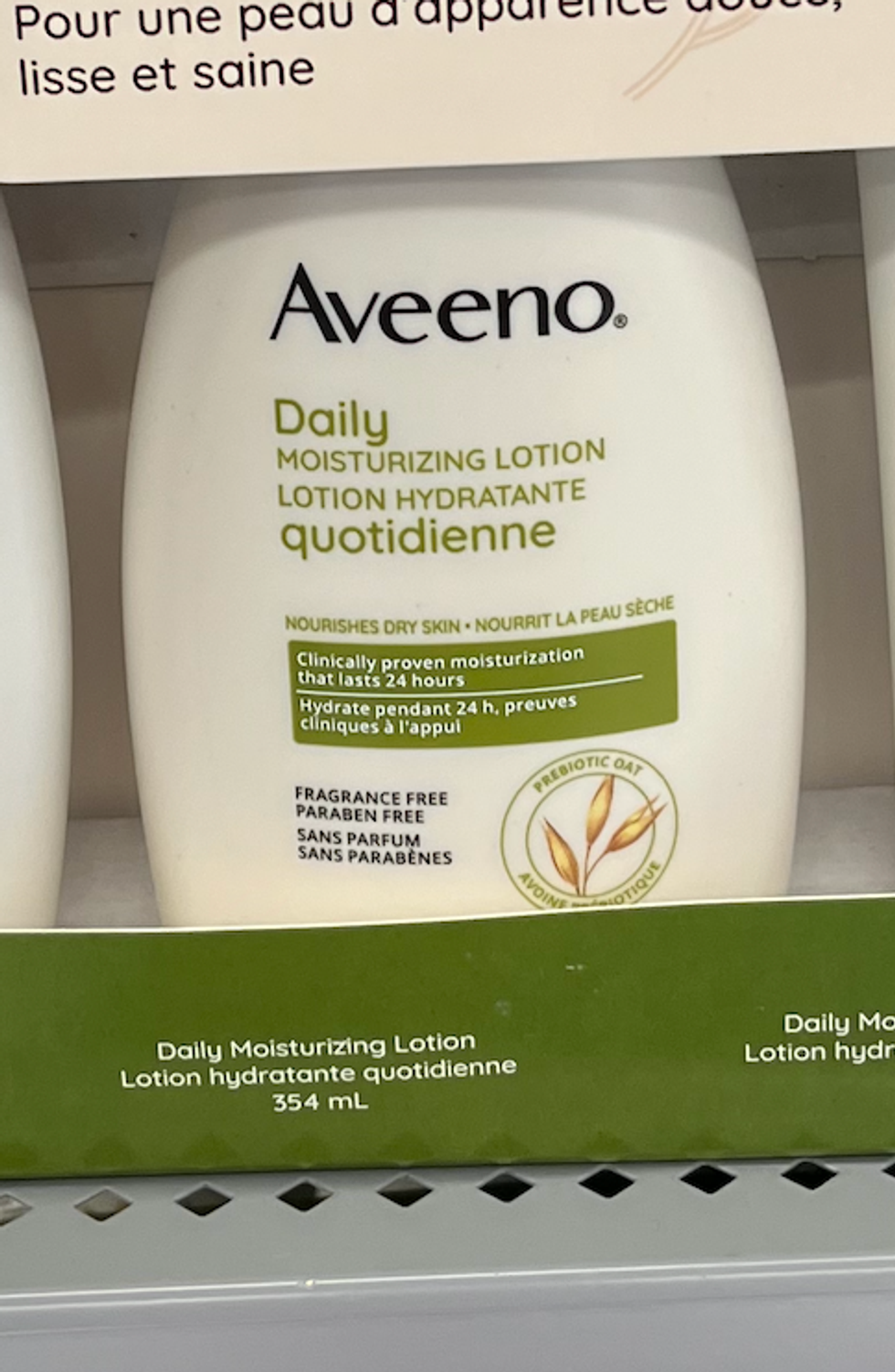 Lotion hydratante sur une tablette.