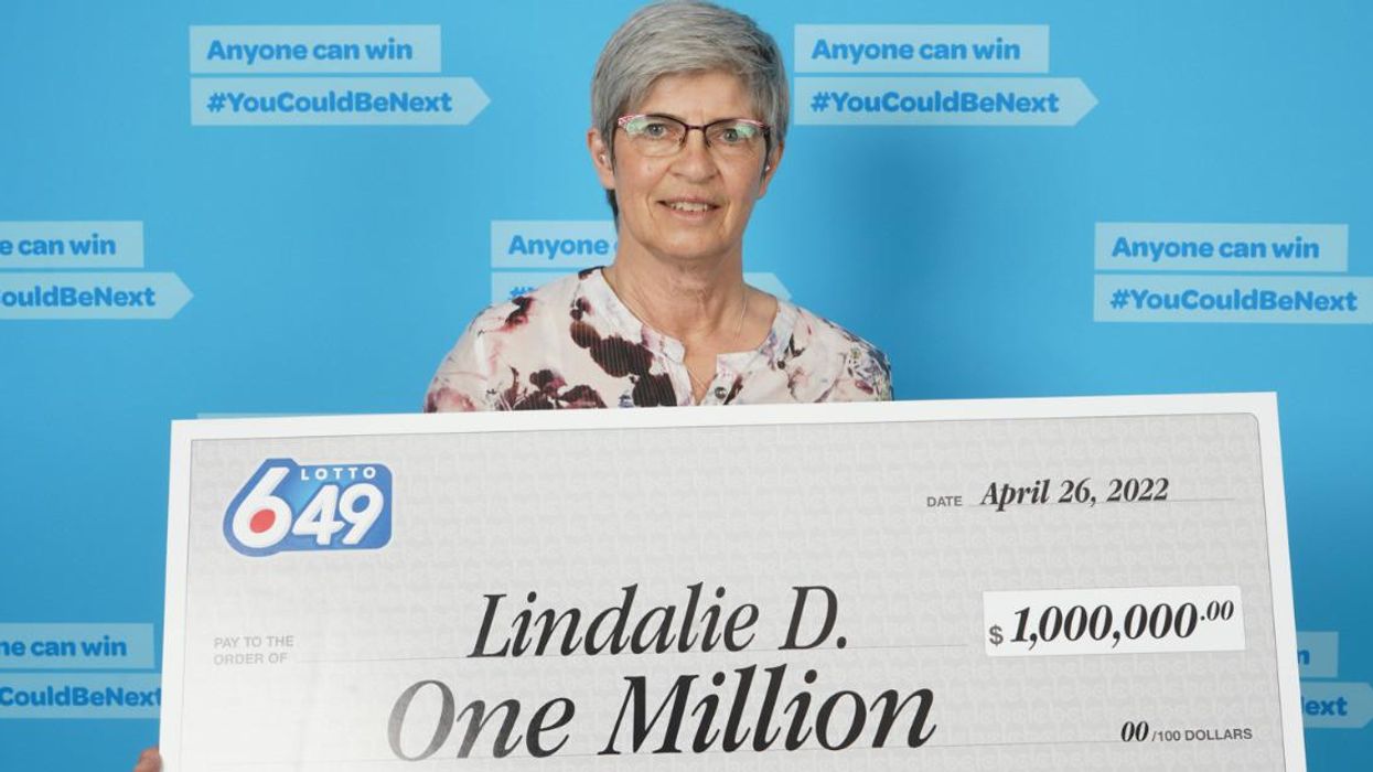 Lottery winner Lindalie Dansereau holding a giant cheque.