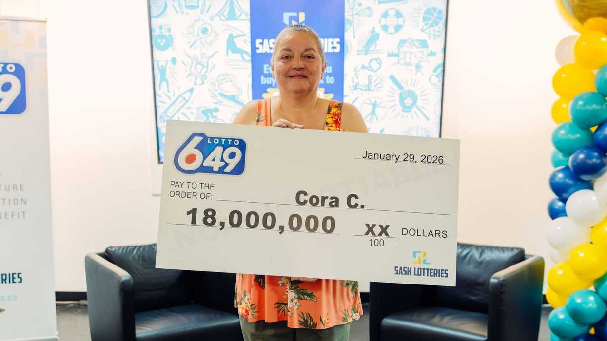 lotto 6/49 winner cora cuthbert with an $18 million cheque
