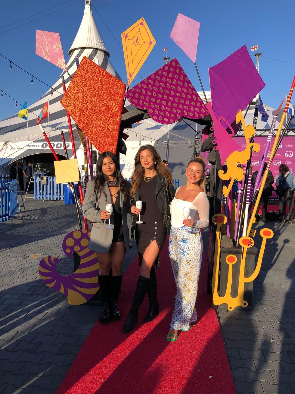 Lucie Rh\u00e9aume, Hara Chiaki et No\u00e9my Petit.